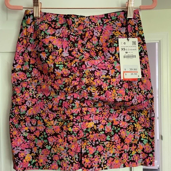 Zara Floral Skirt - Picture 2 of 6